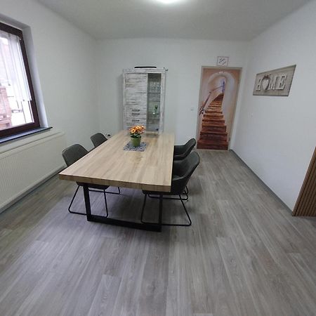 Ganze Ferienwohnung 5 Km Von Erfurt, Mit Kaffeevollautomat, Tv, Wlan, Boxspringbett, Schlafsofa Und Einkaufsmoeglichkeiten, Sehr Gute Anbindung Zur A71 Und A4, Kostenloser Oeff Parkplatz Fuer Pkw Und Transporter Elxleben Dış mekan fotoğraf