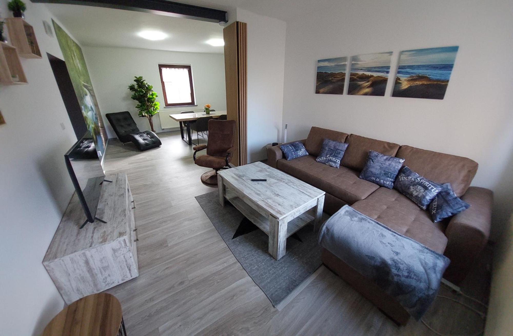 Ganze Ferienwohnung 5 Km Von Erfurt, Mit Kaffeevollautomat, Tv, Wlan, Boxspringbett, Schlafsofa Und Einkaufsmoeglichkeiten, Sehr Gute Anbindung Zur A71 Und A4, Kostenloser Oeff Parkplatz Fuer Pkw Und Transporter Elxleben Dış mekan fotoğraf