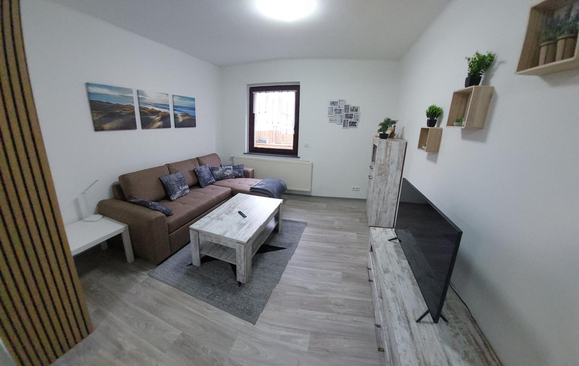 Ganze Ferienwohnung 5 Km Von Erfurt, Mit Kaffeevollautomat, Tv, Wlan, Boxspringbett, Schlafsofa Und Einkaufsmoeglichkeiten, Sehr Gute Anbindung Zur A71 Und A4, Kostenloser Oeff Parkplatz Fuer Pkw Und Transporter Elxleben Dış mekan fotoğraf