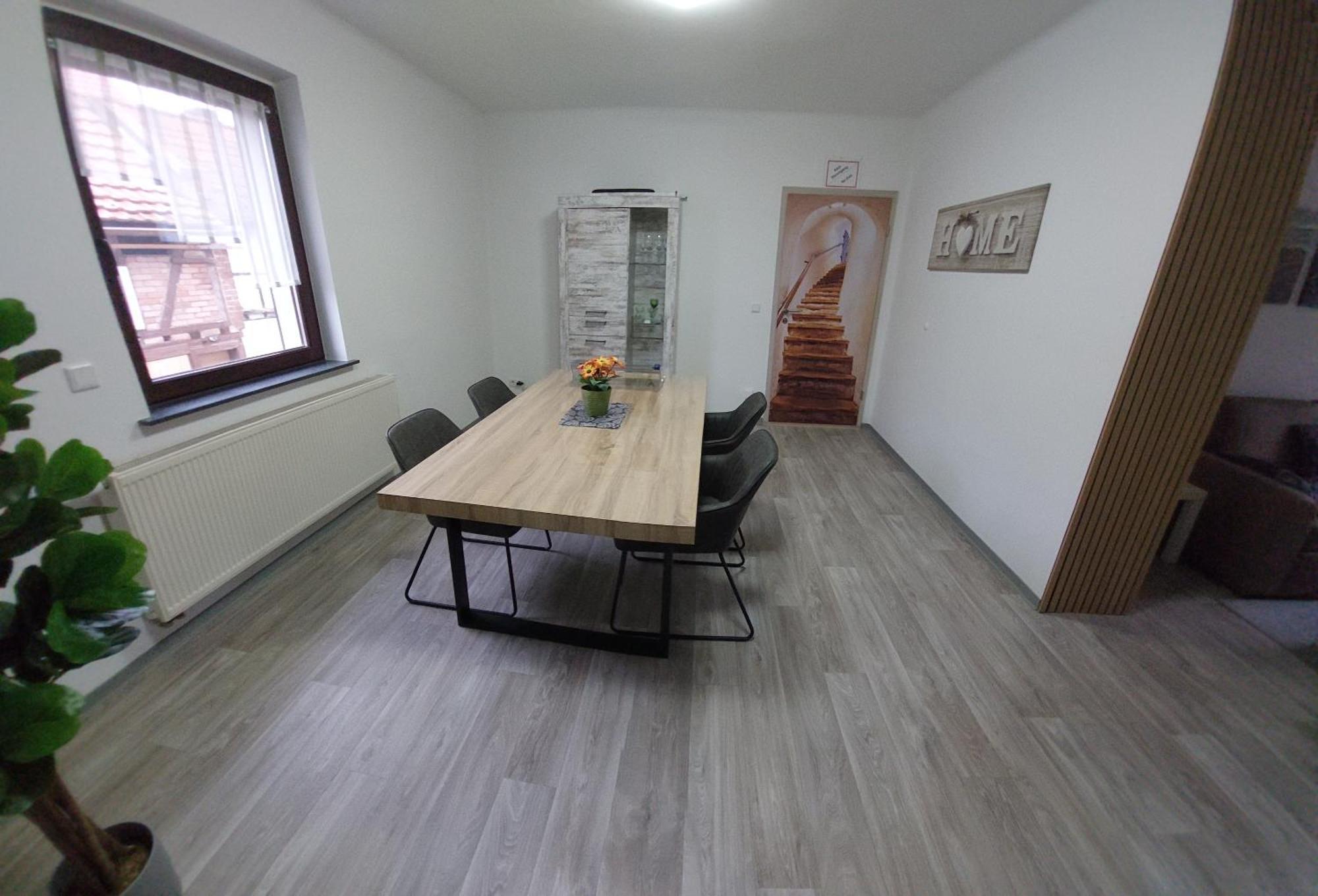 Ganze Ferienwohnung 5 Km Von Erfurt, Mit Kaffeevollautomat, Tv, Wlan, Boxspringbett, Schlafsofa Und Einkaufsmoeglichkeiten, Sehr Gute Anbindung Zur A71 Und A4, Kostenloser Oeff Parkplatz Fuer Pkw Und Transporter Elxleben Dış mekan fotoğraf