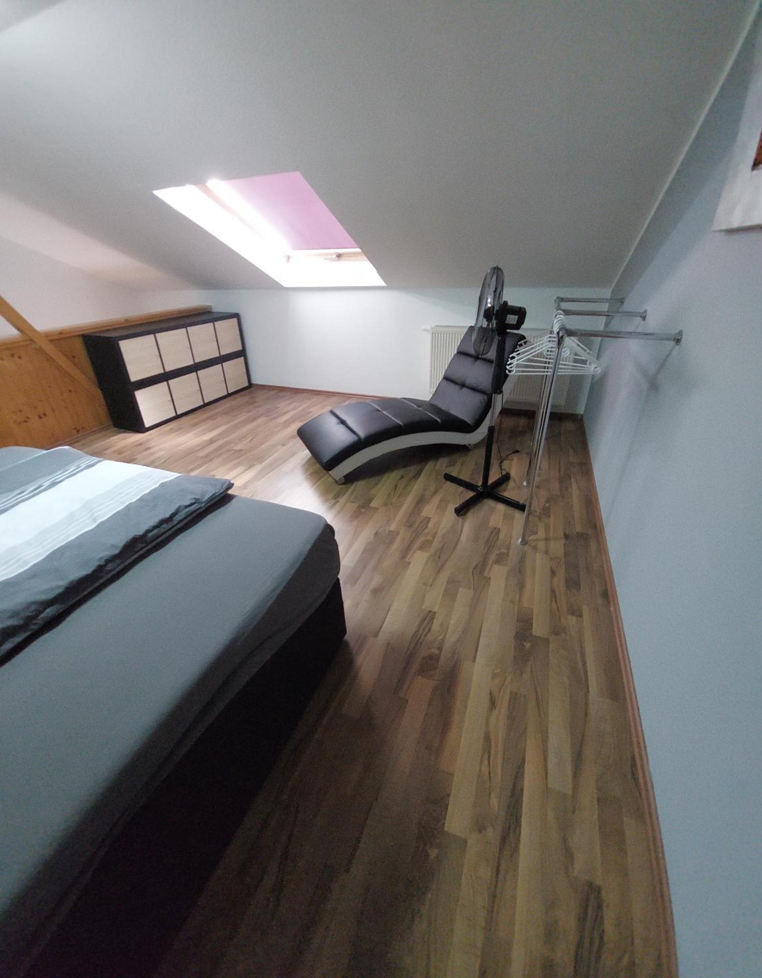 Ganze Ferienwohnung 5 Km Von Erfurt, Mit Kaffeevollautomat, Tv, Wlan, Boxspringbett, Schlafsofa Und Einkaufsmoeglichkeiten, Sehr Gute Anbindung Zur A71 Und A4, Kostenloser Oeff Parkplatz Fuer Pkw Und Transporter Elxleben Dış mekan fotoğraf