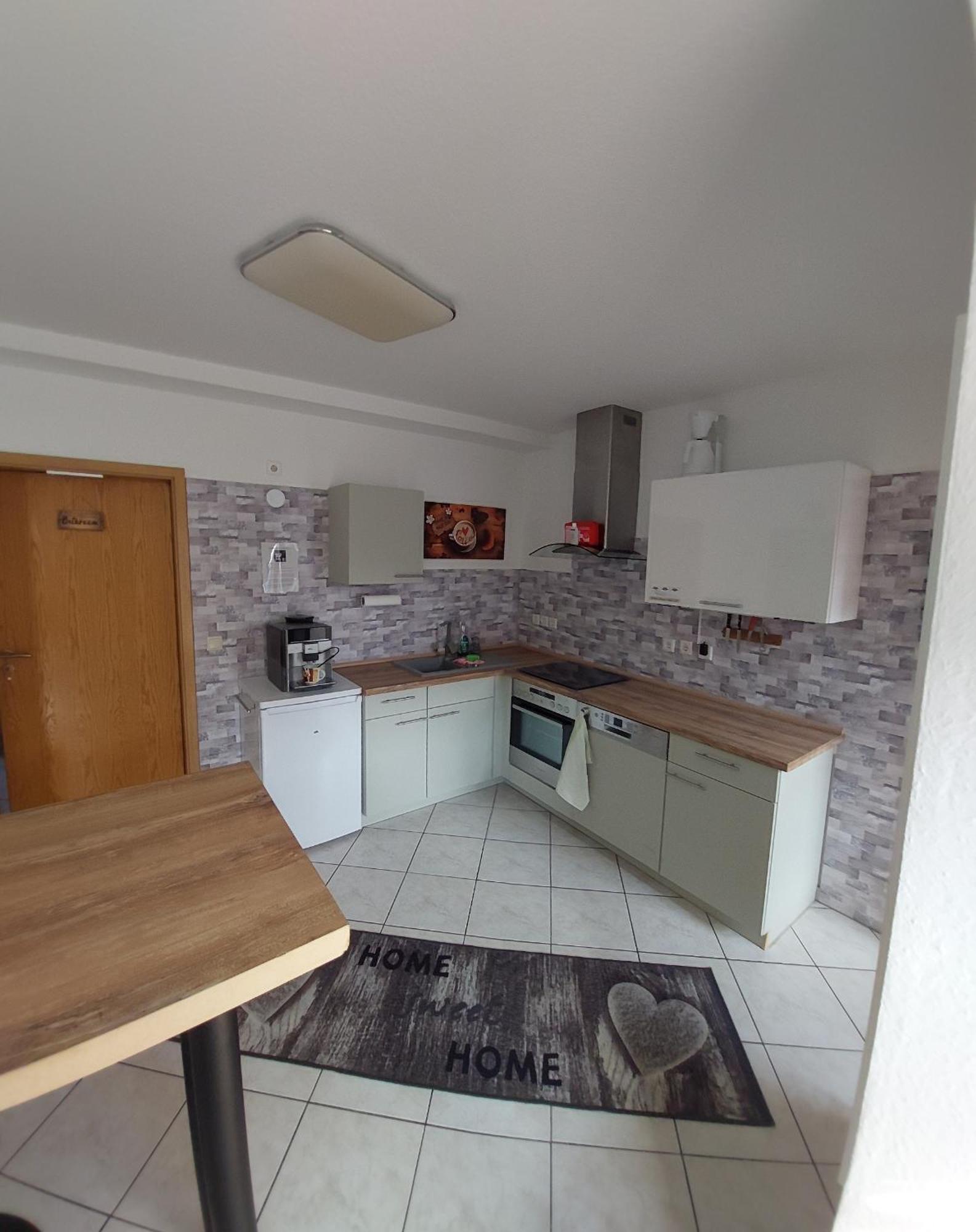 Ganze Ferienwohnung 5 Km Von Erfurt, Mit Kaffeevollautomat, Tv, Wlan, Boxspringbett, Schlafsofa Und Einkaufsmoeglichkeiten, Sehr Gute Anbindung Zur A71 Und A4, Kostenloser Oeff Parkplatz Fuer Pkw Und Transporter Elxleben Dış mekan fotoğraf