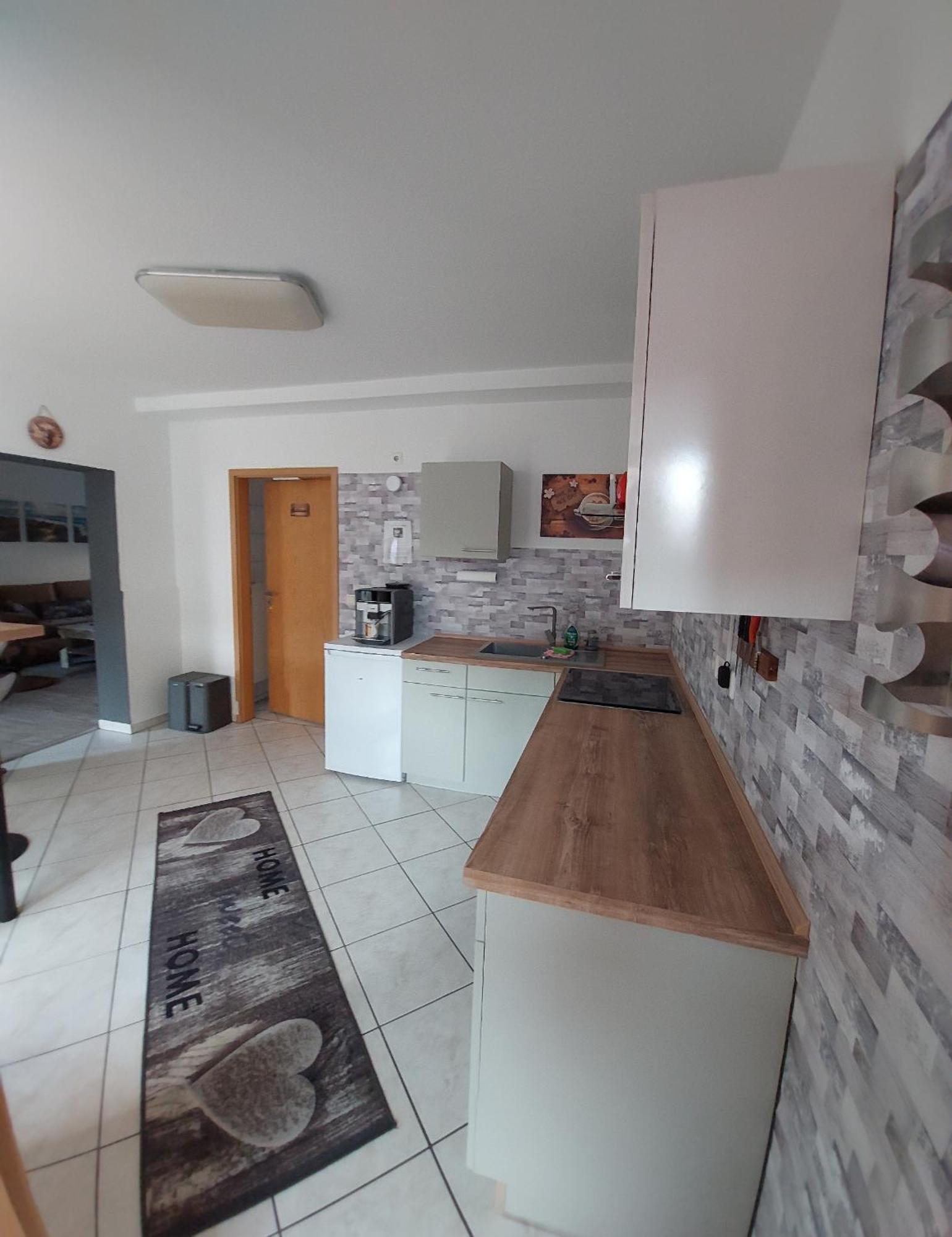 Ganze Ferienwohnung 5 Km Von Erfurt, Mit Kaffeevollautomat, Tv, Wlan, Boxspringbett, Schlafsofa Und Einkaufsmoeglichkeiten, Sehr Gute Anbindung Zur A71 Und A4, Kostenloser Oeff Parkplatz Fuer Pkw Und Transporter Elxleben Dış mekan fotoğraf