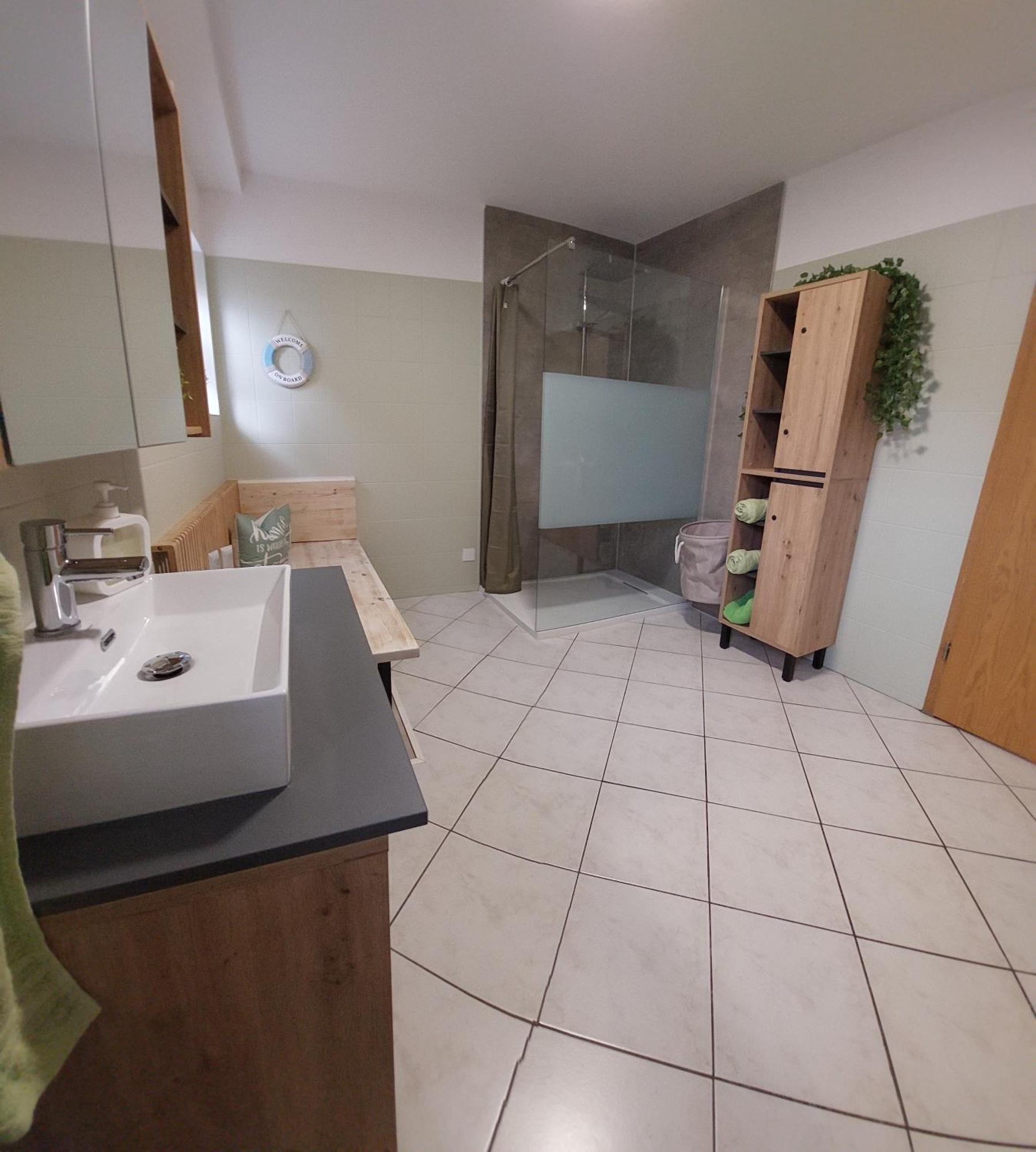 Ganze Ferienwohnung 5 Km Von Erfurt, Mit Kaffeevollautomat, Tv, Wlan, Boxspringbett, Schlafsofa Und Einkaufsmoeglichkeiten, Sehr Gute Anbindung Zur A71 Und A4, Kostenloser Oeff Parkplatz Fuer Pkw Und Transporter Elxleben Dış mekan fotoğraf