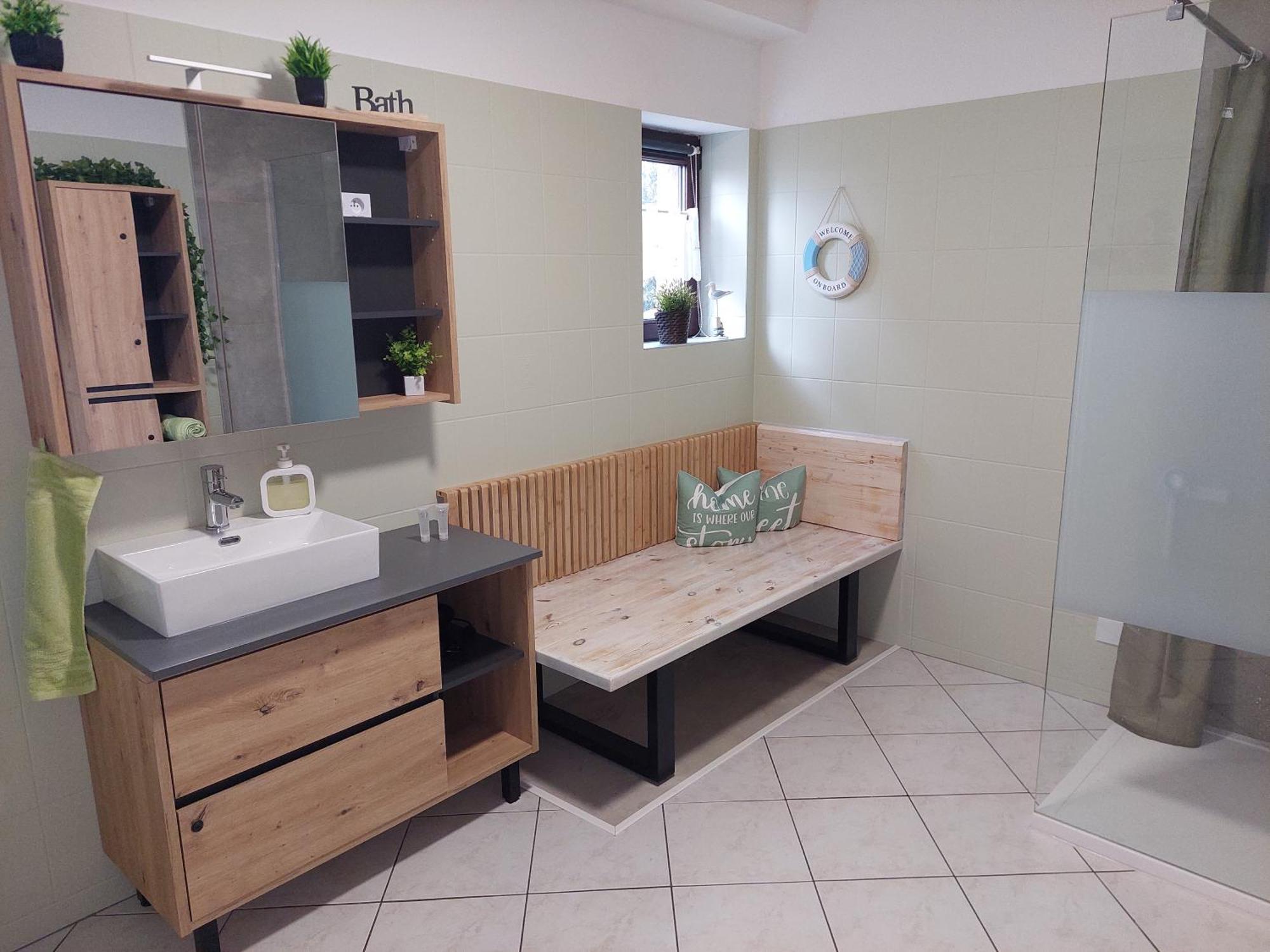 Ganze Ferienwohnung 5 Km Von Erfurt, Mit Kaffeevollautomat, Tv, Wlan, Boxspringbett, Schlafsofa Und Einkaufsmoeglichkeiten, Sehr Gute Anbindung Zur A71 Und A4, Kostenloser Oeff Parkplatz Fuer Pkw Und Transporter Elxleben Dış mekan fotoğraf
